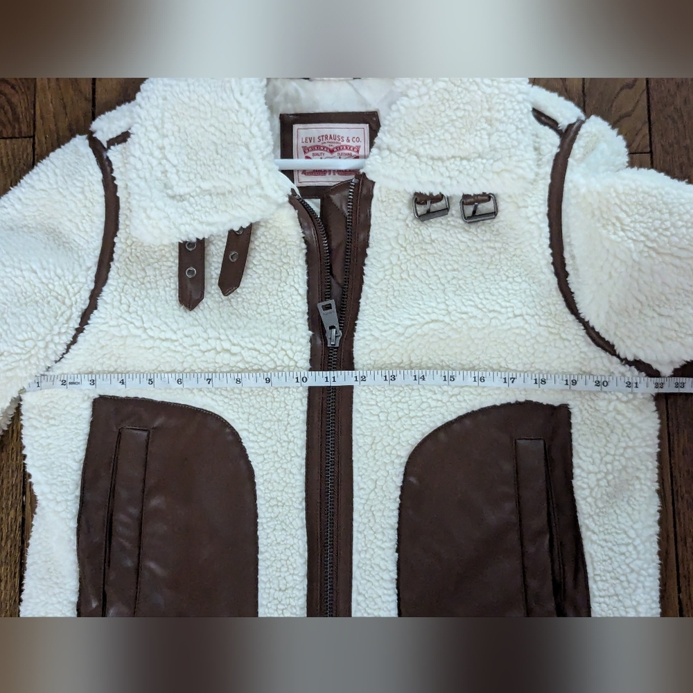 🆕 NWT Levi's zip-up faux leather and sherpa jacket with contrast piping - Picture 8 of 8